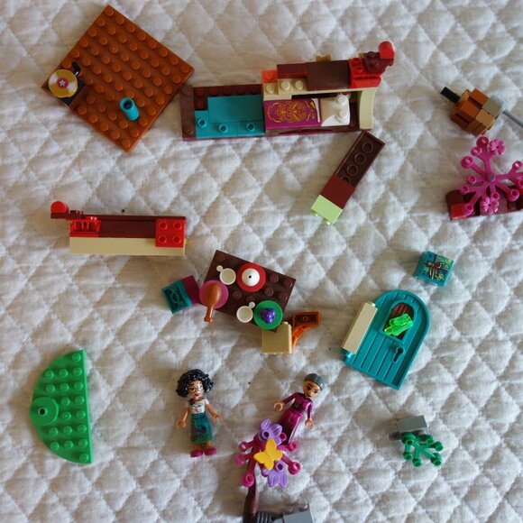 LEGO Disney: Encanto The Madrigal House Building Set - Picture 4 of 5